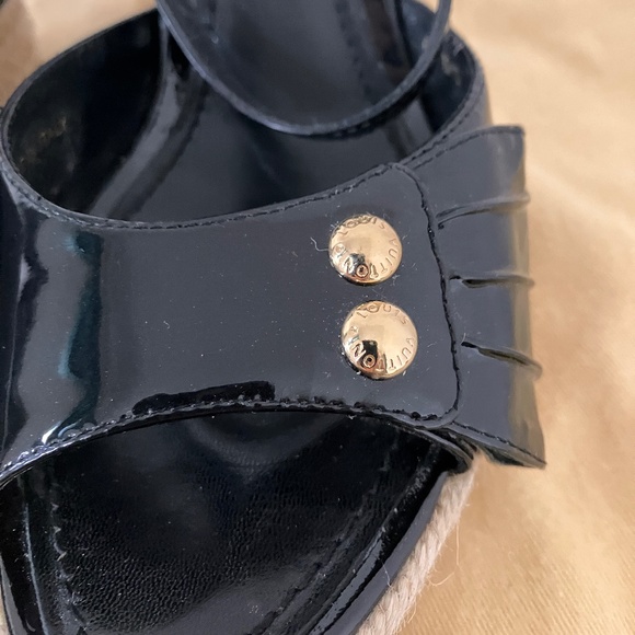 LOUIS VUITTON PATENT LEATHER WEDGES - Picture 6 of 15